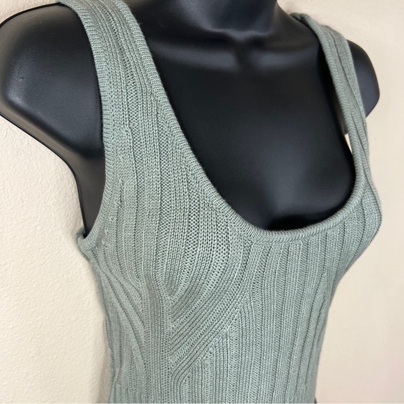 NEW Small Le Lis Green Wool Blend Crop Top Knit Sleeveless Tank Top Scoop Neck - Picture 2 of 10